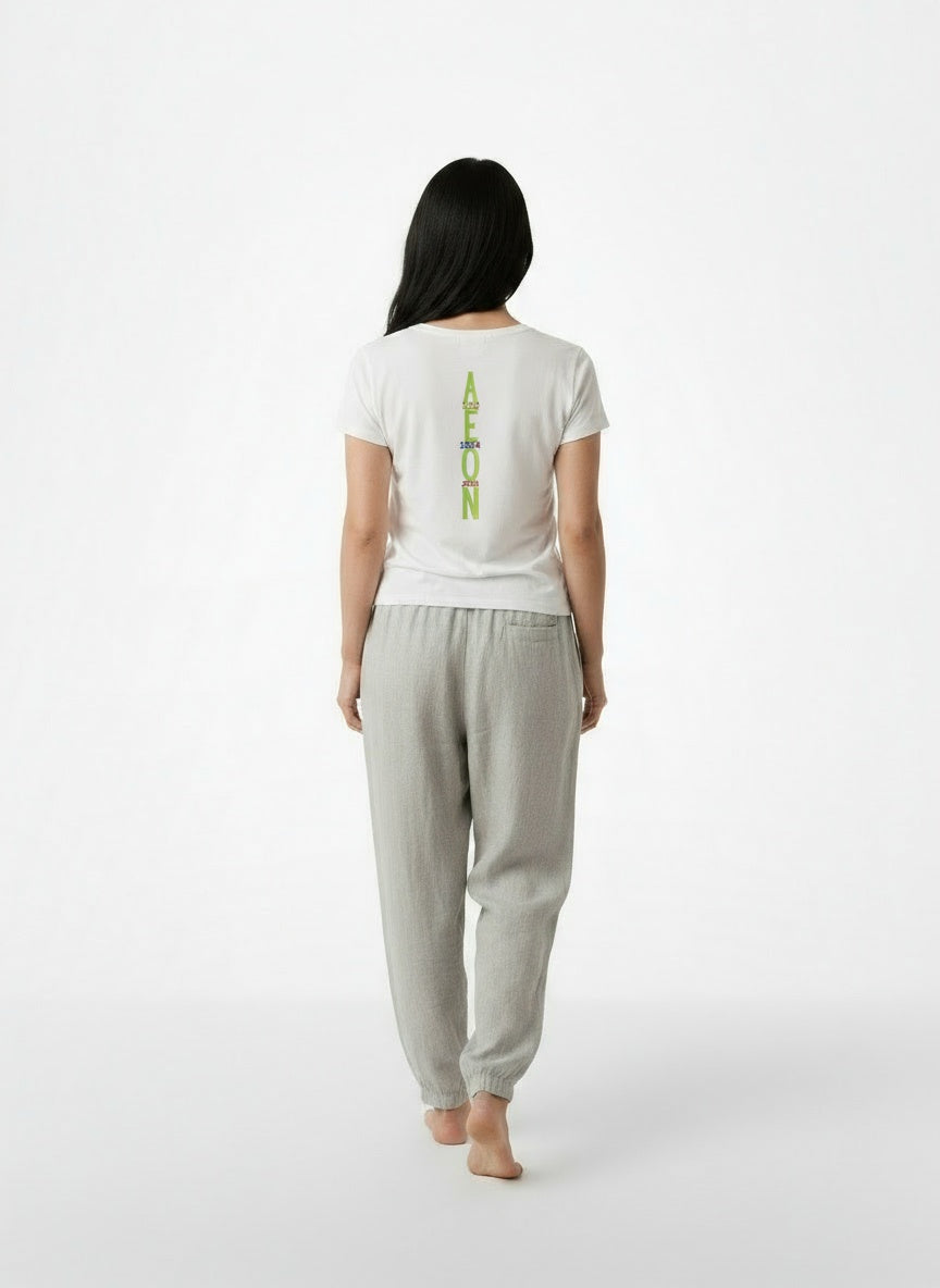Back pose of the model wearing T-shirt Sport Unisex
